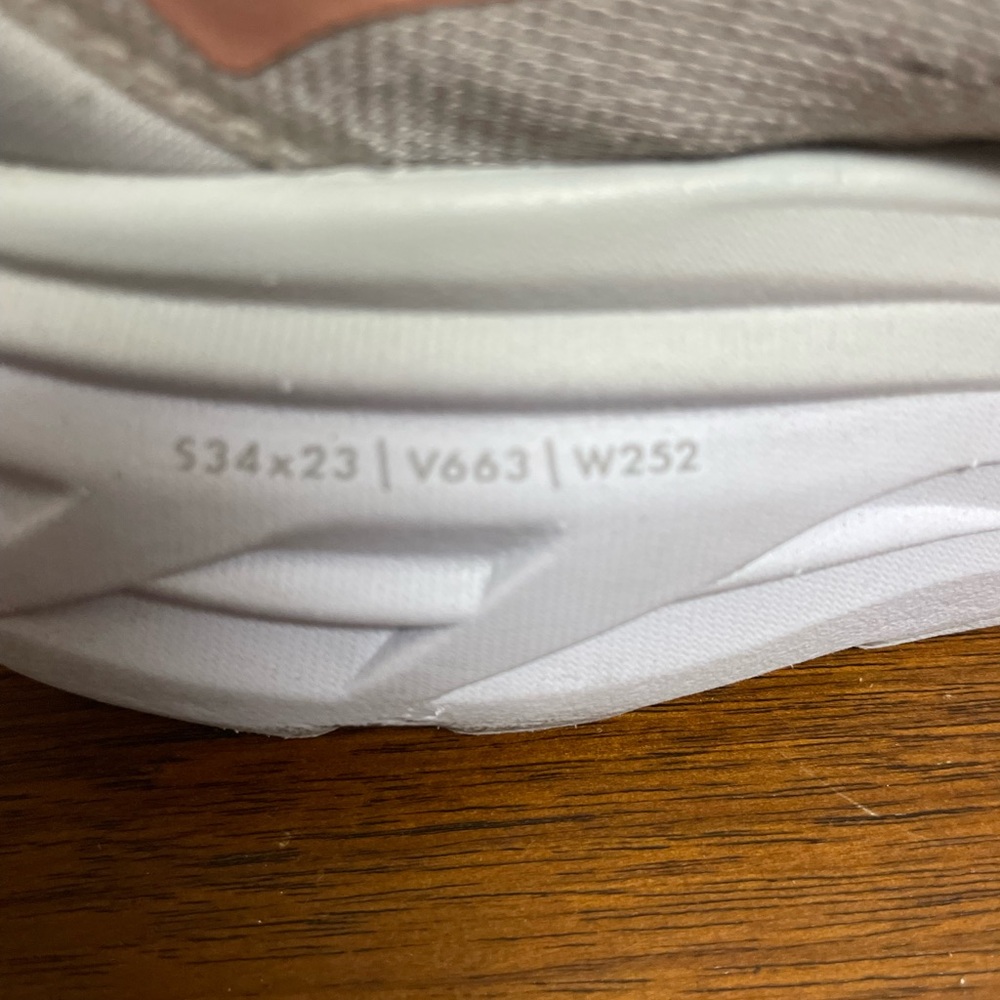 Hoka One One Bondi 8  Women's Athletic Shoes in gray size 6.5 - Picture 8 of 10